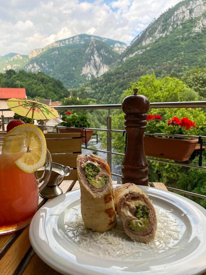 Hotel Holiday Maria Băile Herculane Εξωτερικό φωτογραφία