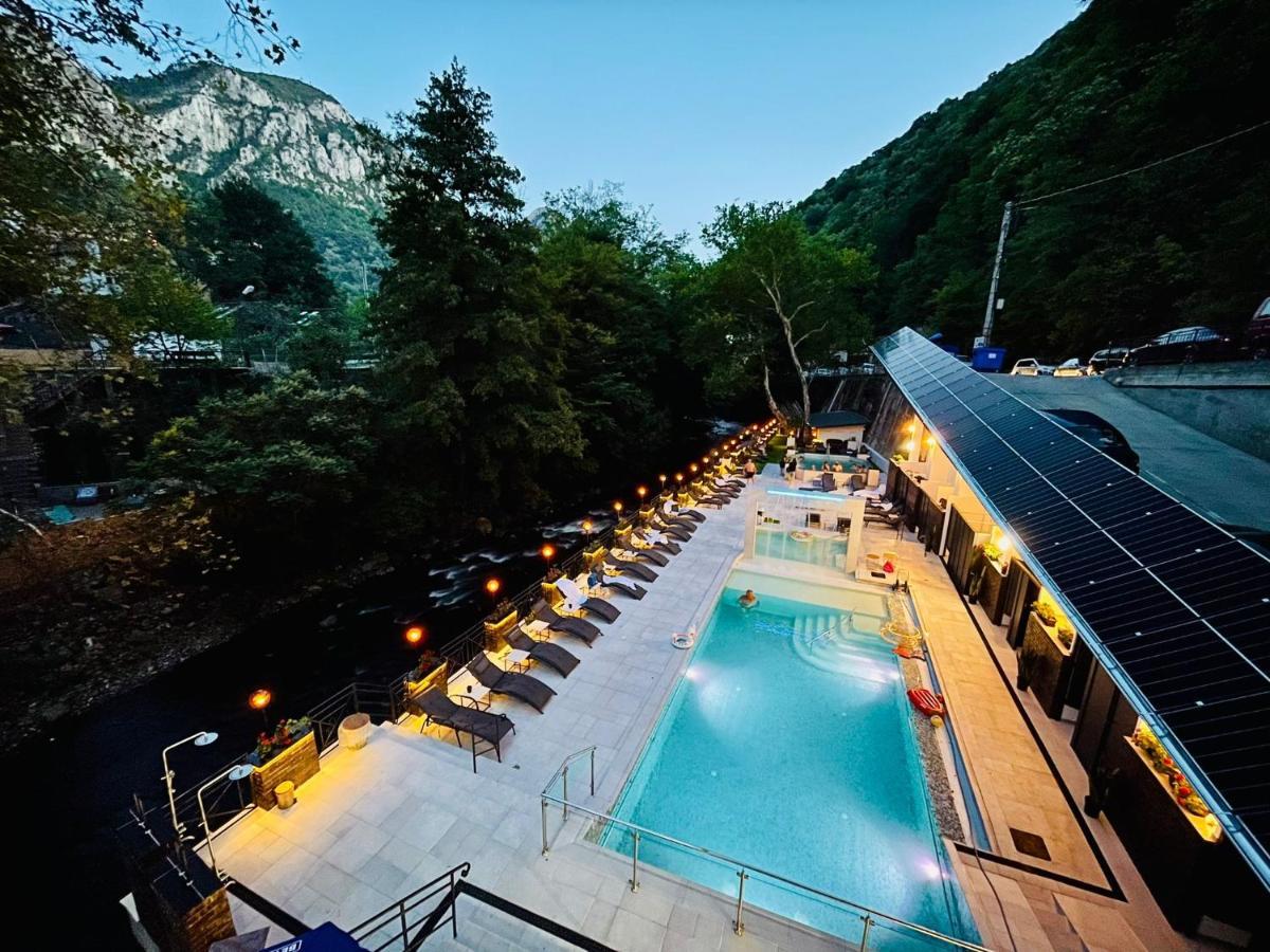 Hotel Holiday Maria Băile Herculane Εξωτερικό φωτογραφία