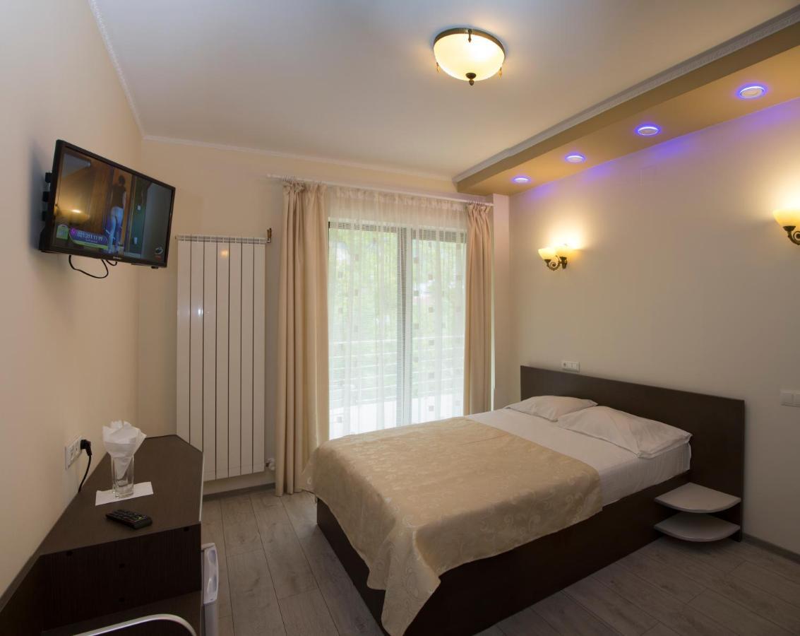 Hotel Holiday Maria Băile Herculane Εξωτερικό φωτογραφία