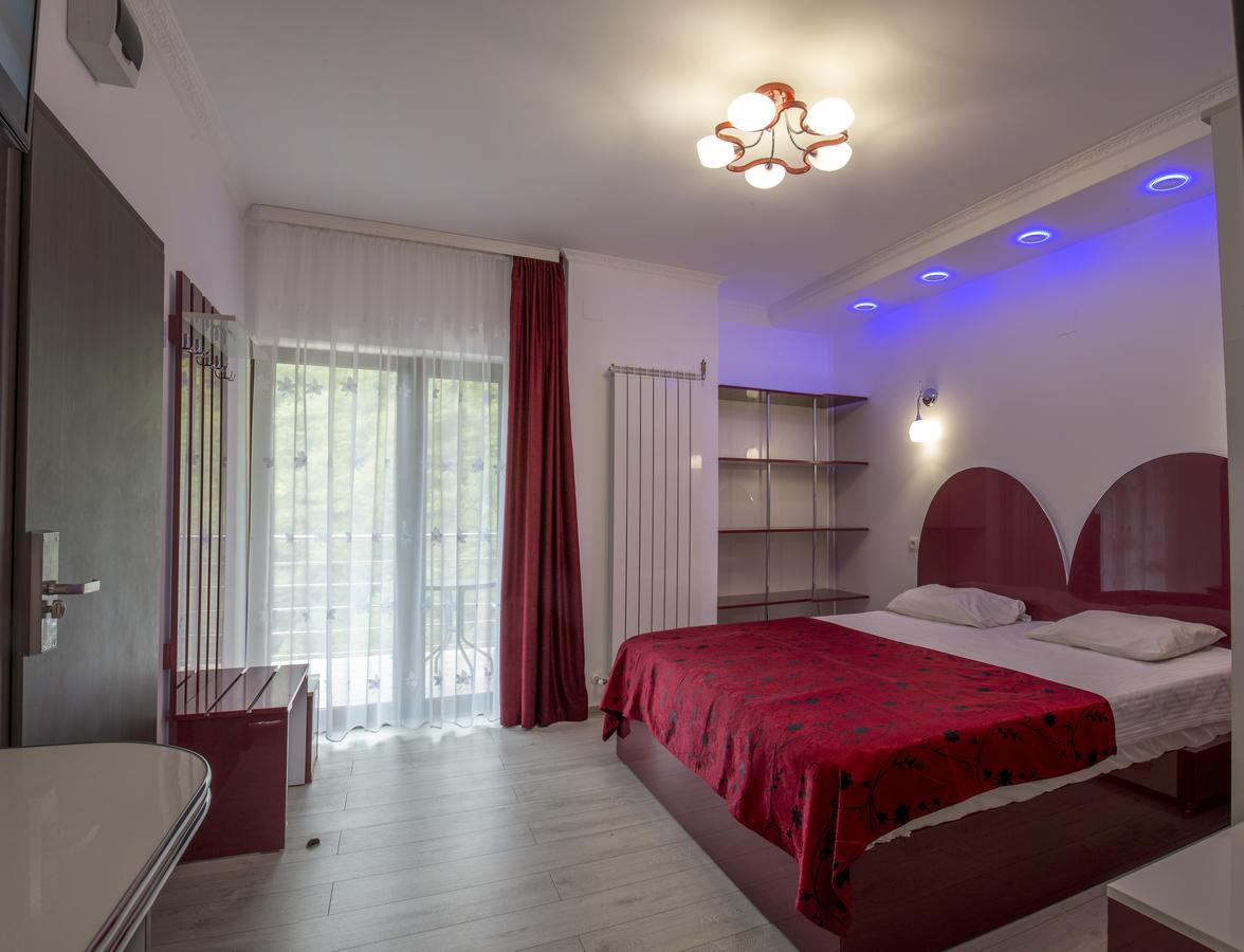 Hotel Holiday Maria Băile Herculane Εξωτερικό φωτογραφία