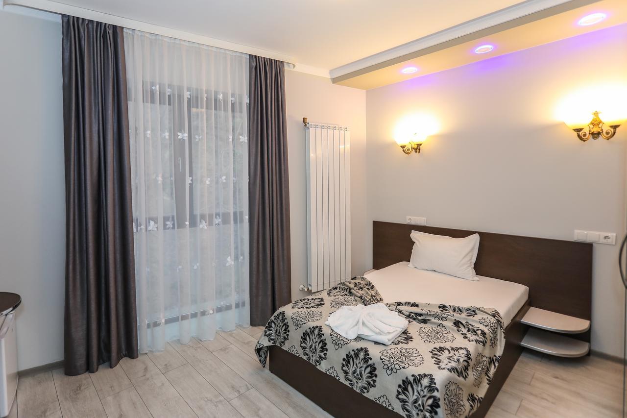 Hotel Holiday Maria Băile Herculane Εξωτερικό φωτογραφία