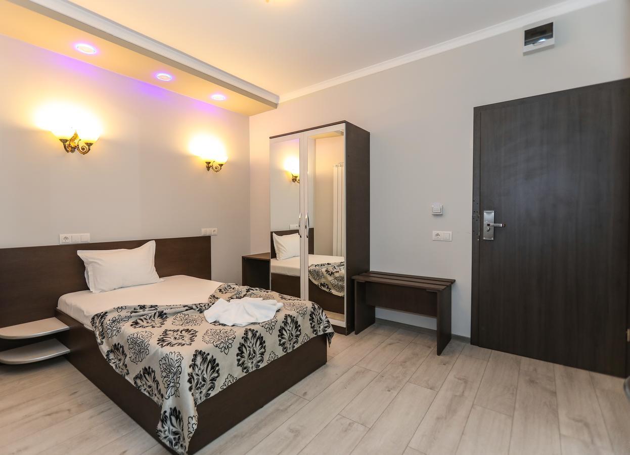 Hotel Holiday Maria Băile Herculane Εξωτερικό φωτογραφία