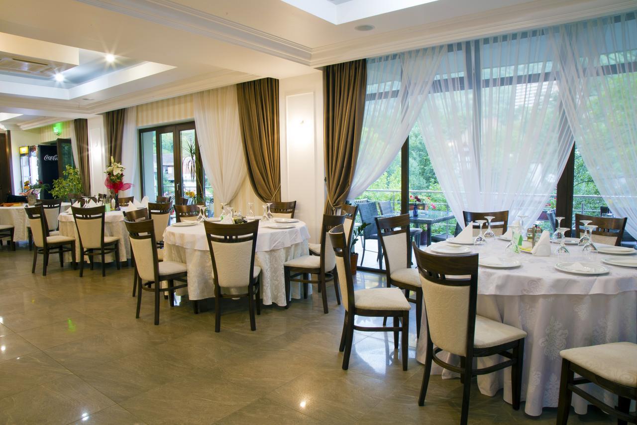 Hotel Holiday Maria Băile Herculane Εξωτερικό φωτογραφία