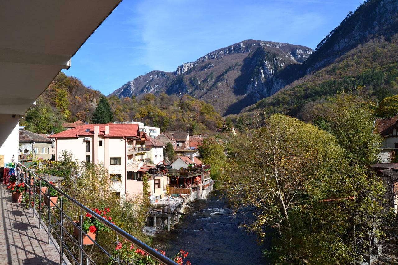 Hotel Holiday Maria Băile Herculane Εξωτερικό φωτογραφία