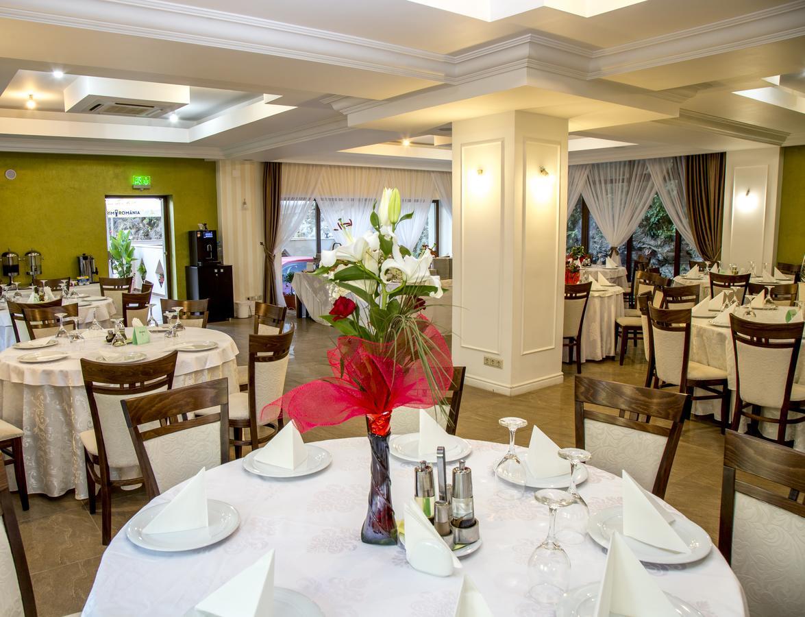 Hotel Holiday Maria Băile Herculane Εξωτερικό φωτογραφία