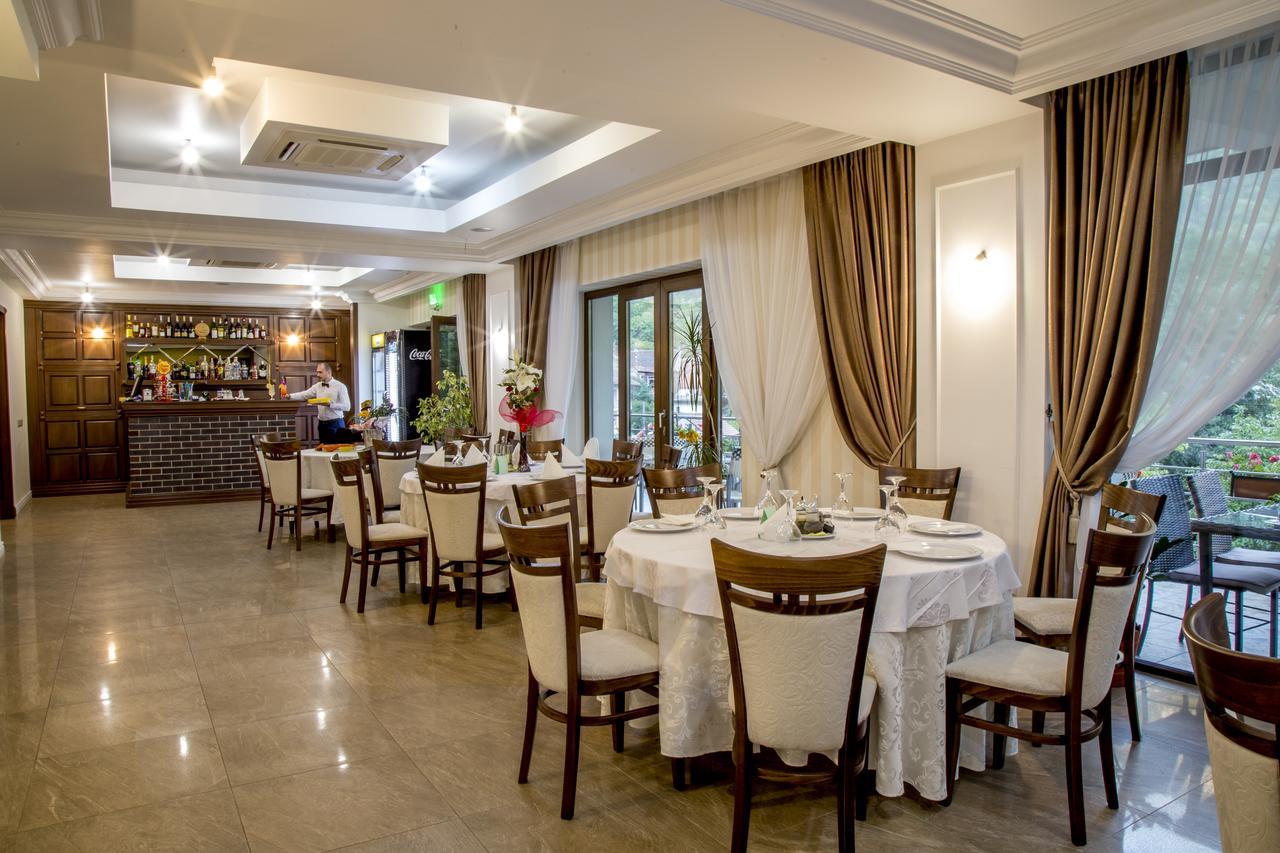 Hotel Holiday Maria Băile Herculane Εξωτερικό φωτογραφία